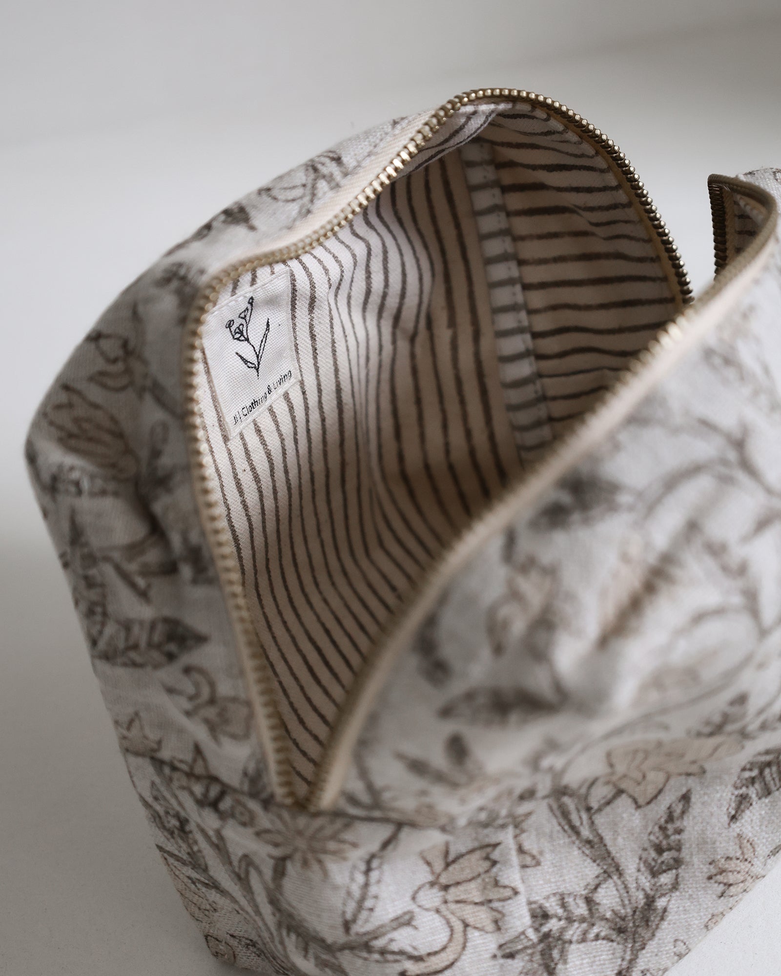 Iris Travel Pouch - Petite