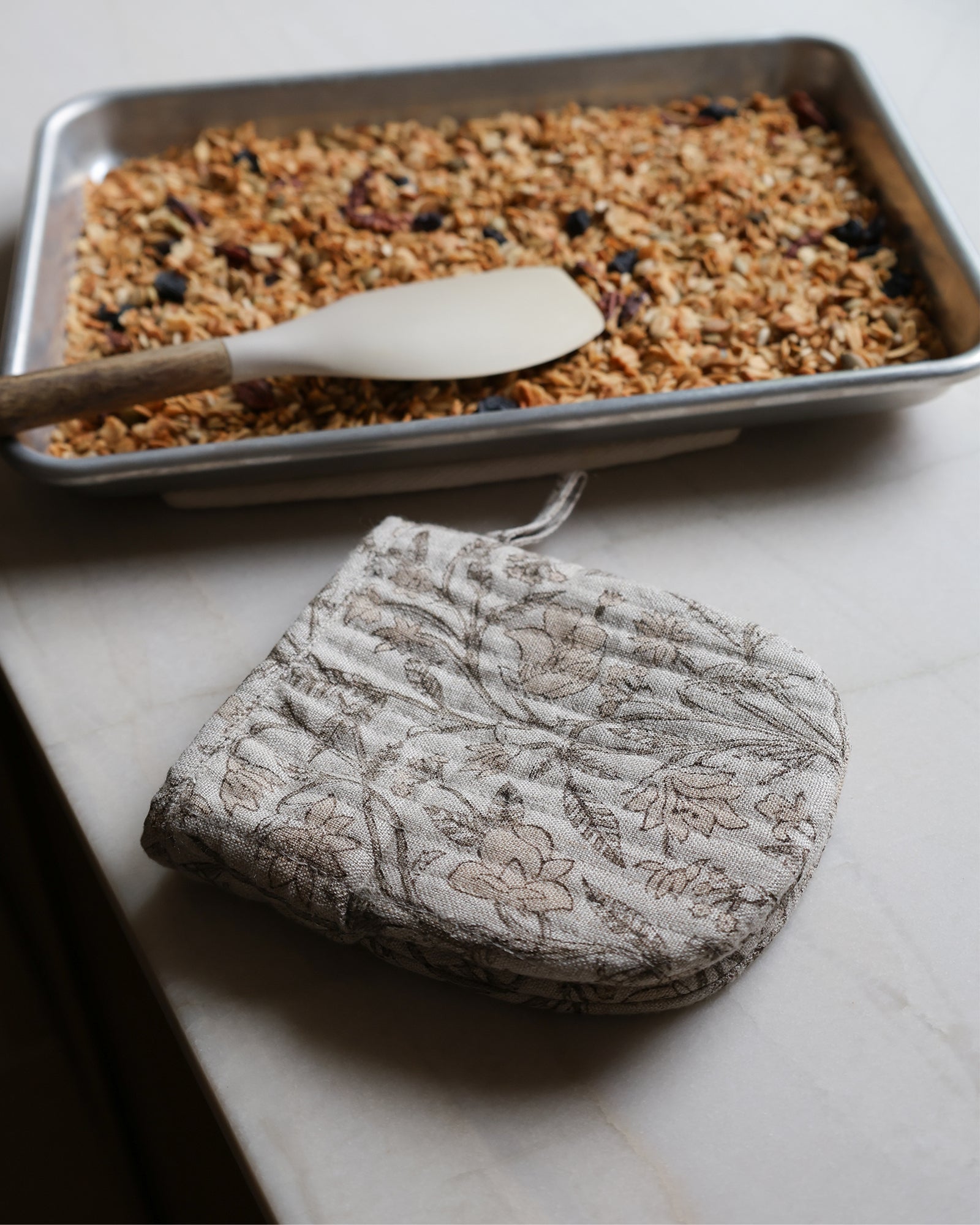 Iris Oven Mitt